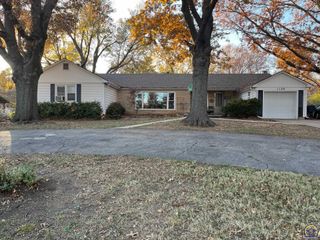 1129 SW Prairie RD, Topeka, KS 66604