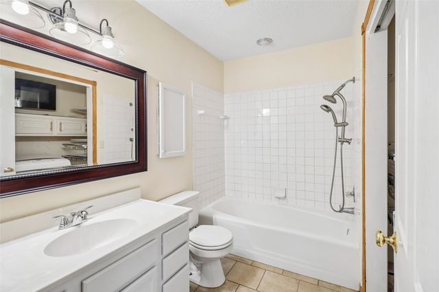1317 E Clinton Avenue, Indianola, IA 50125