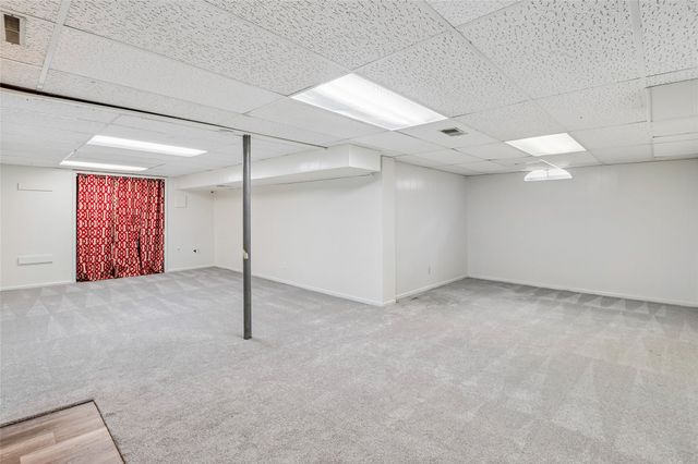 1317 E Clinton Avenue, Indianola, IA 50125