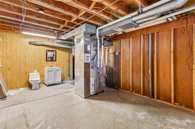 1317 E Clinton Avenue, Indianola, IA 50125