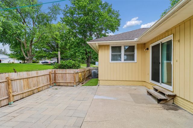 1317 E Clinton Avenue, Indianola, IA 50125