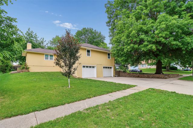 1317 E Clinton Avenue, Indianola, IA 50125