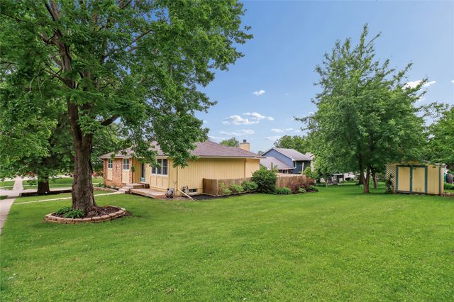 1317 E Clinton Avenue, Indianola, IA 50125