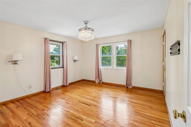 1317 E Clinton Avenue, Indianola, IA 50125