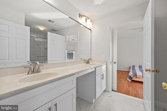 12741 OAK FARMS DR, Herndon, VA 20171