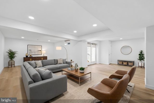 12741 OAK FARMS DR, Herndon, VA 20171