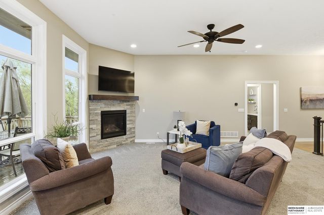 2725 N 189 Street, Elkhorn, NE 68022