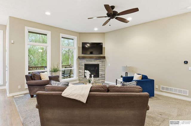 2725 N 189 Street, Elkhorn, NE 68022