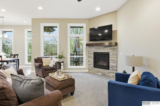 2725 N 189 Street, Elkhorn, NE 68022