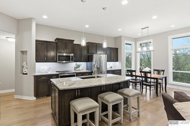 2725 N 189 Street, Elkhorn, NE 68022