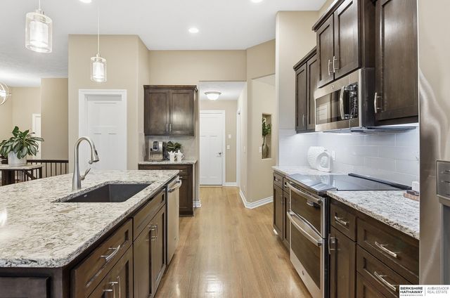 2725 N 189 Street, Elkhorn, NE 68022