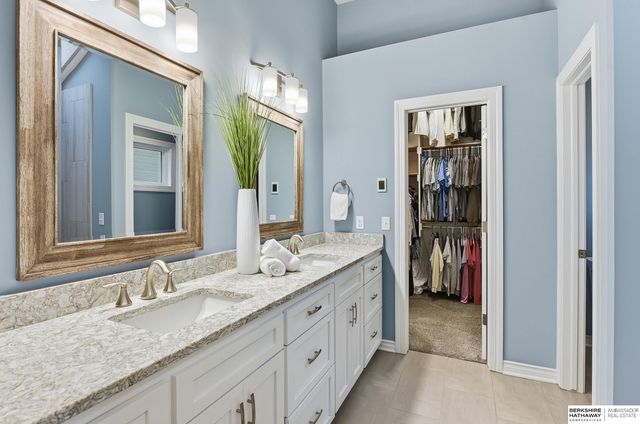 2725 N 189 Street, Elkhorn, NE 68022