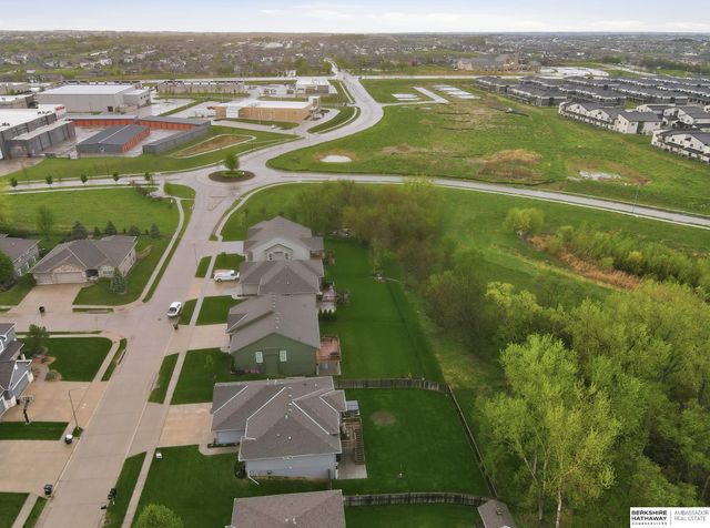 2725 N 189 Street, Elkhorn, NE 68022