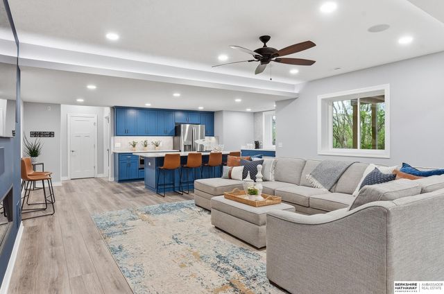 2725 N 189 Street, Elkhorn, NE 68022