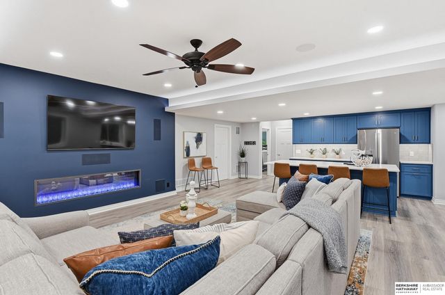 2725 N 189 Street, Elkhorn, NE 68022