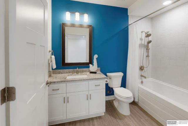 2725 N 189 Street, Elkhorn, NE 68022