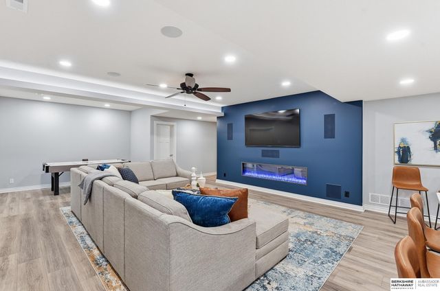 2725 N 189 Street, Elkhorn, NE 68022