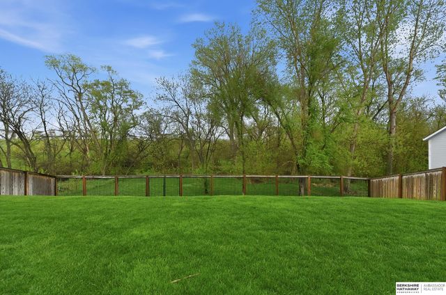 2725 N 189 Street, Elkhorn, NE 68022