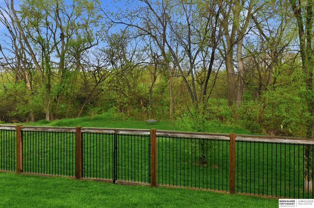 2725 N 189 Street, Elkhorn, NE 68022