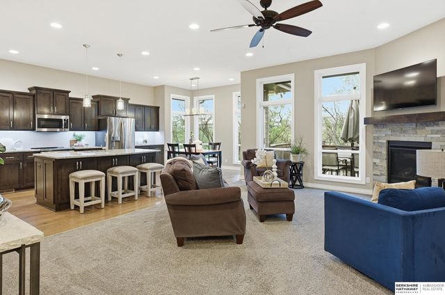 2725 N 189 Street, Elkhorn, NE 68022