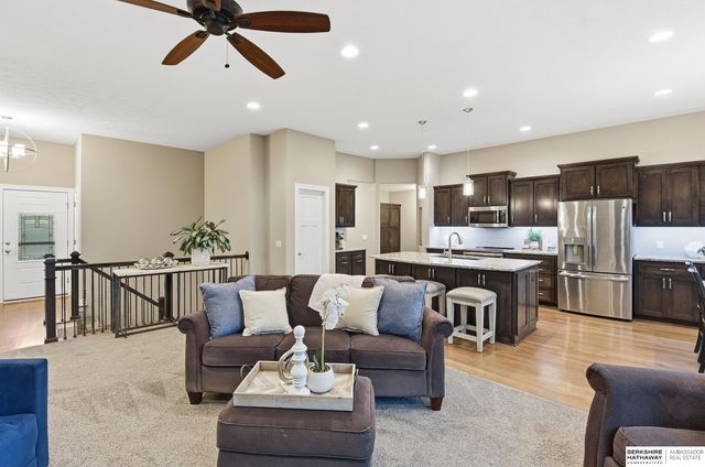 2725 N 189 Street, Elkhorn, NE 68022