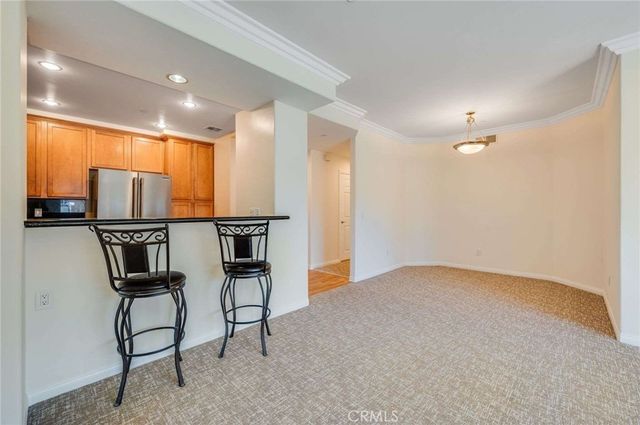 9610 Zelzah 301, Northridge, CA 91325