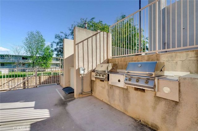 9610 Zelzah 301, Northridge, CA 91325