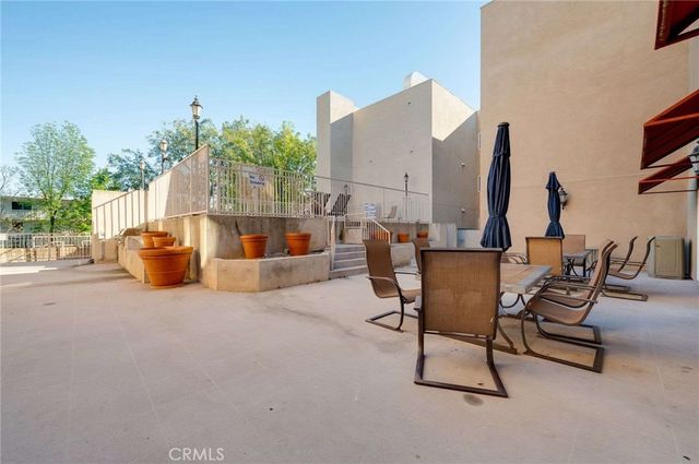 9610 Zelzah 301, Northridge, CA 91325