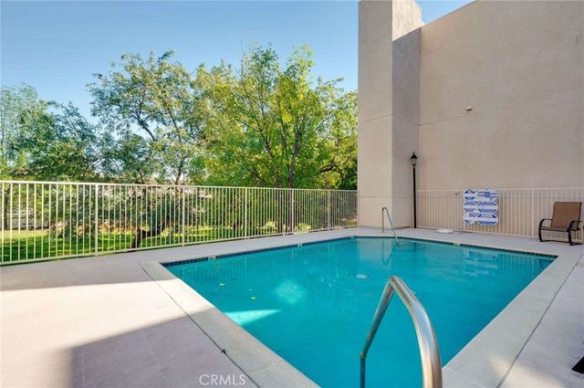 9610 Zelzah 301, Northridge, CA 91325