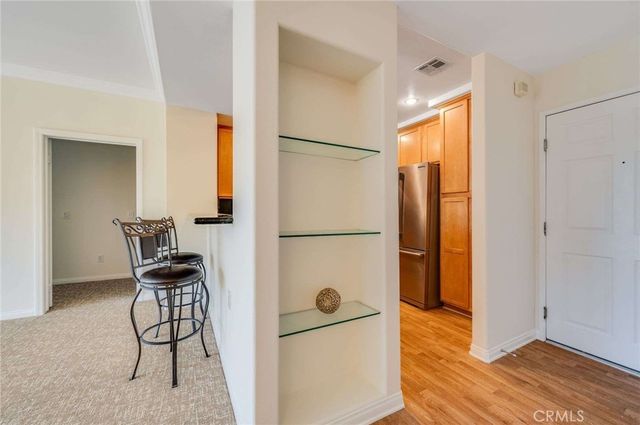 9610 Zelzah 301, Northridge, CA 91325