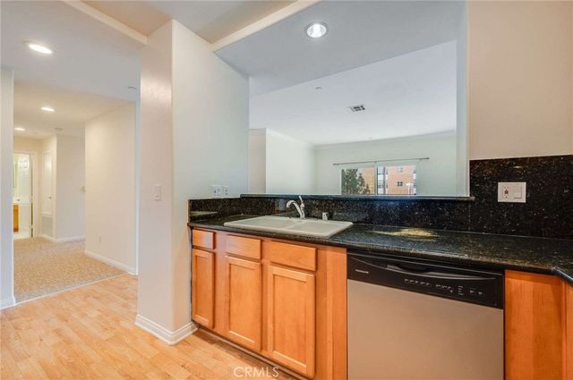 9610 Zelzah 301, Northridge, CA 91325