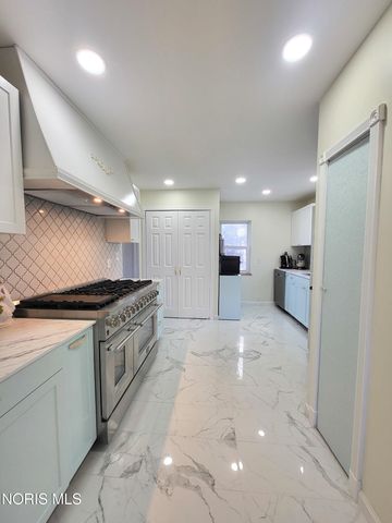 1450 S Lallendorf Road, Oregon, OH 43616