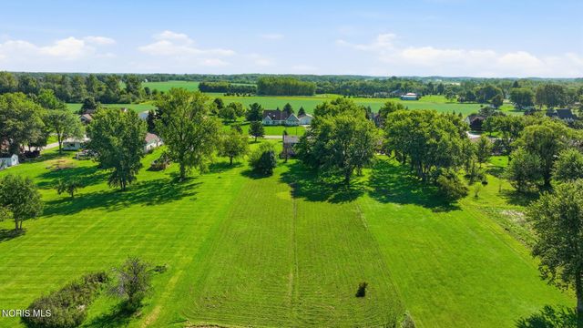 1450 S Lallendorf Road, Oregon, OH 43616