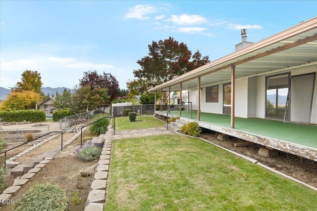 1249 La Loma Drive, Medford, OR 97504