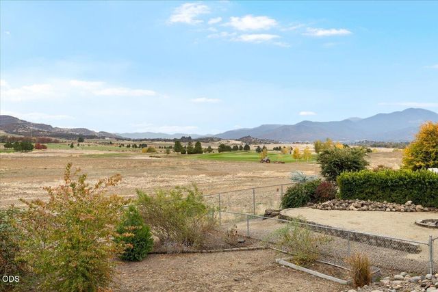 1249 La Loma Drive, Medford, OR 97504