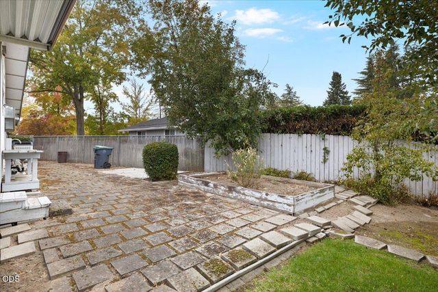 1249 La Loma Drive, Medford, OR 97504