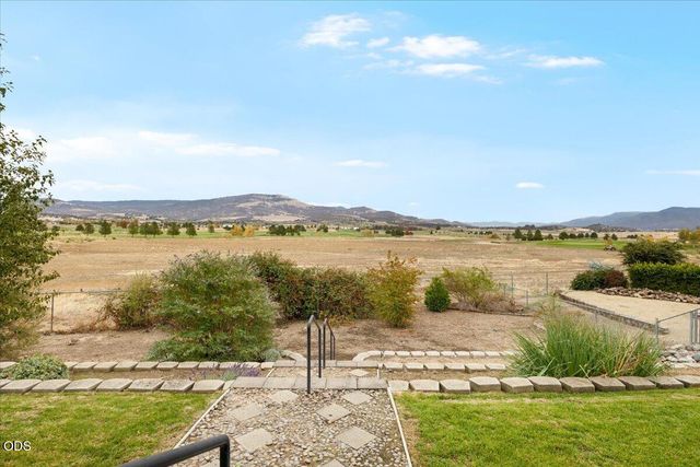 1249 La Loma Drive, Medford, OR 97504
