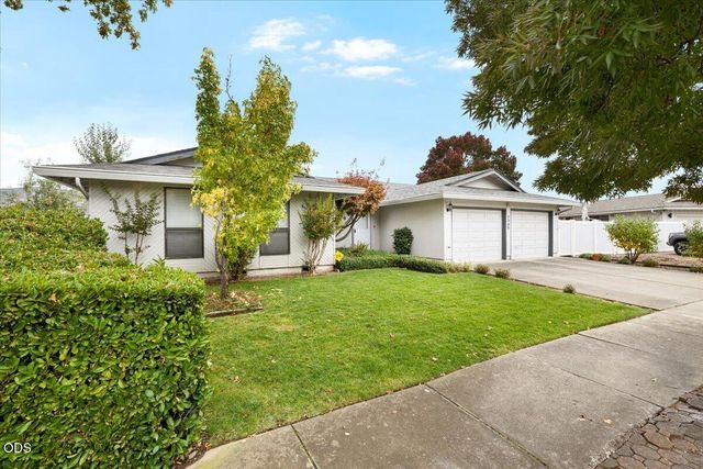 1249 La Loma Drive, Medford, OR 97504