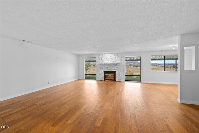 1249 La Loma Drive, Medford, OR 97504