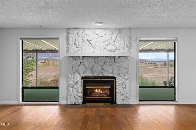 1249 La Loma Drive, Medford, OR 97504