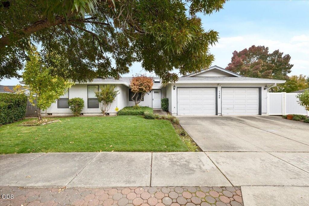 1249 La Loma Drive, Medford, OR 97504