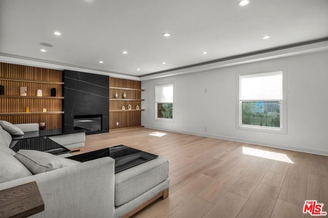 9343 W Olympic Boulevard, Beverly Hills, CA 90212