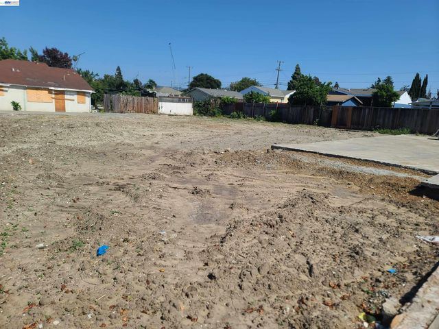 867 E Lewelling Blvd, Ashland, CA 94541