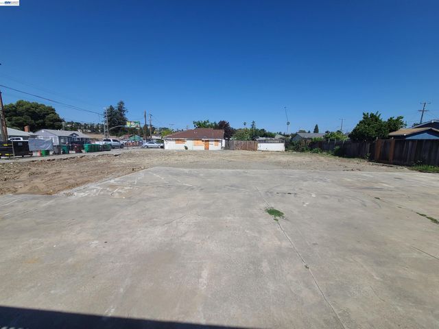 867 E Lewelling Blvd, Ashland, CA 94541