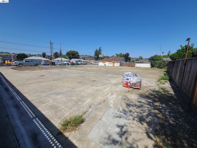 867 E Lewelling Blvd, Ashland, CA 94541