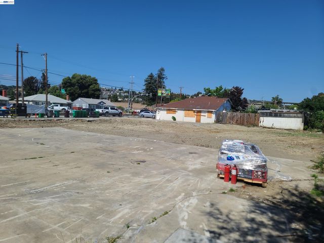 867 E Lewelling Blvd, Ashland, CA 94541