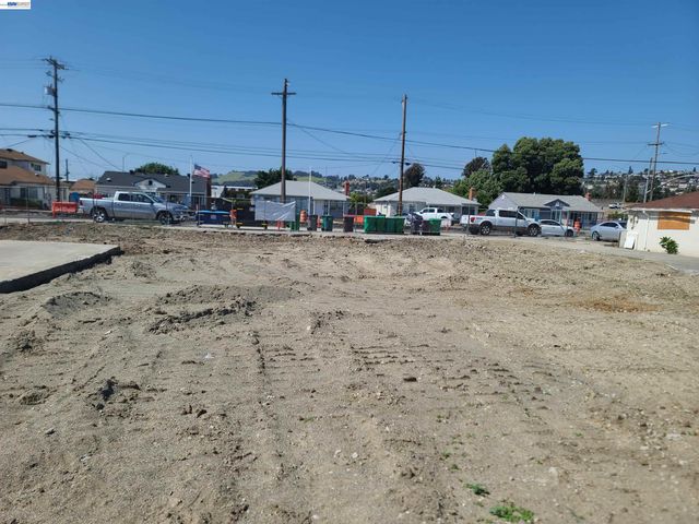 867 E Lewelling Blvd, Ashland, CA 94541