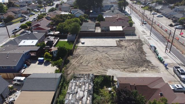 867 E Lewelling Blvd, Ashland, CA 94541