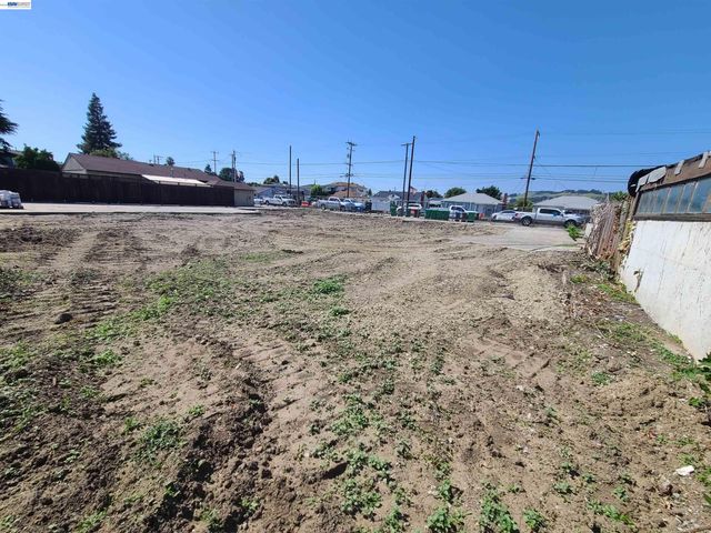 867 E Lewelling Blvd, Ashland, CA 94541