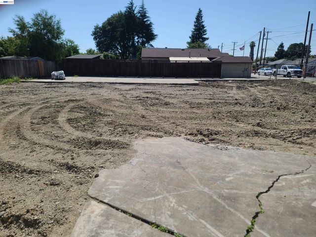 867 E Lewelling Blvd, Ashland, CA 94541